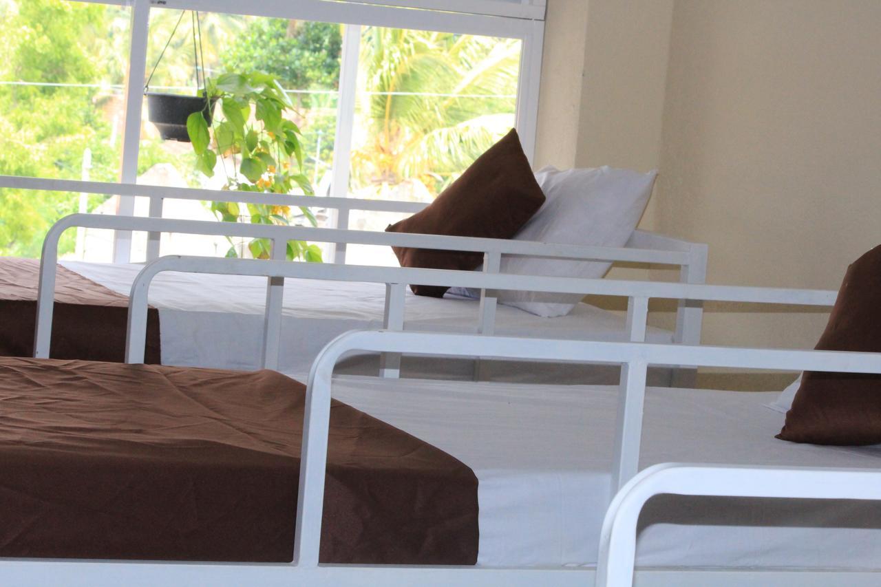Beach Break Surf Hostel Weligama Eksteriør bilde
